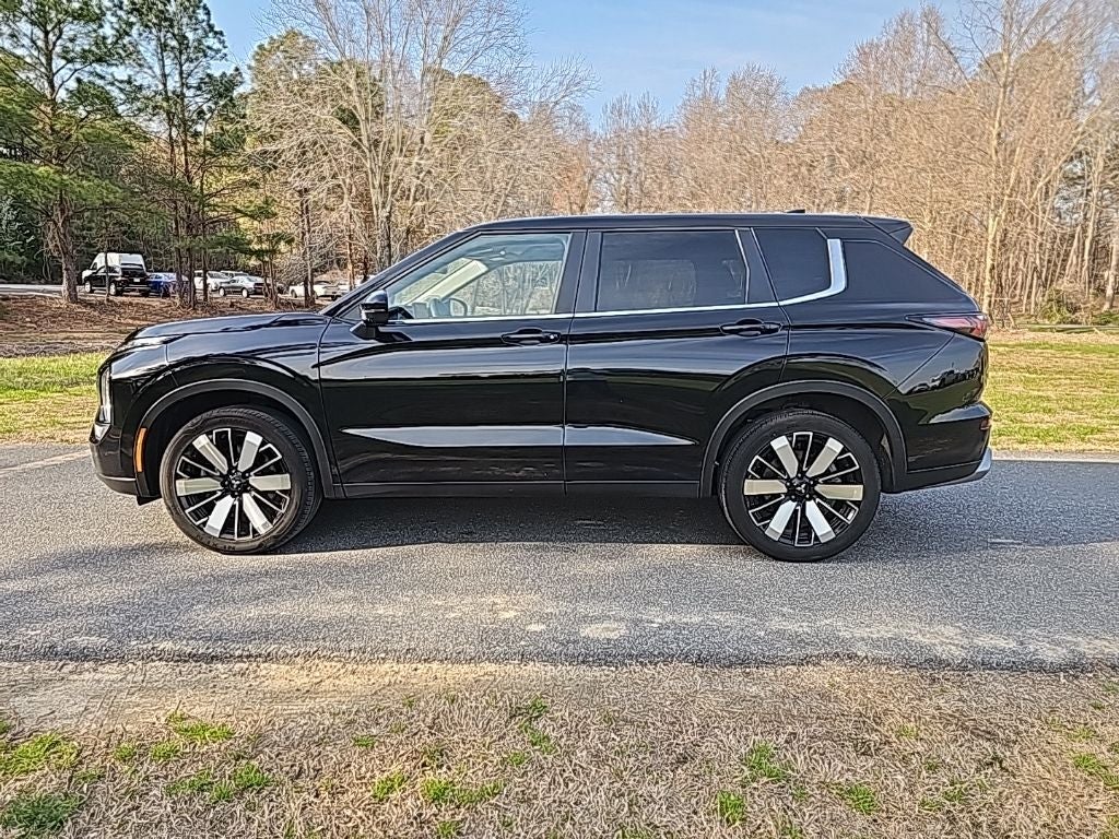 2025 Mitsubishi Outlander SE *** ONE OWNER ***