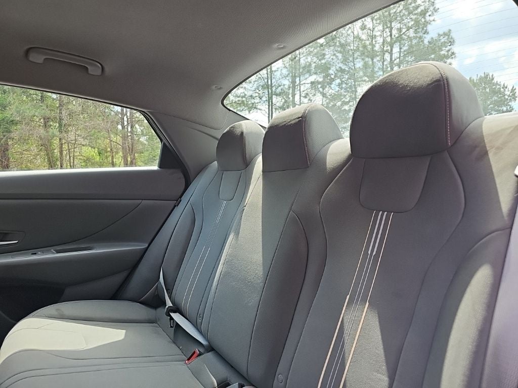 2025 Hyundai Elantra SEL Sport *** LOW LOW MILES LOCAL ***