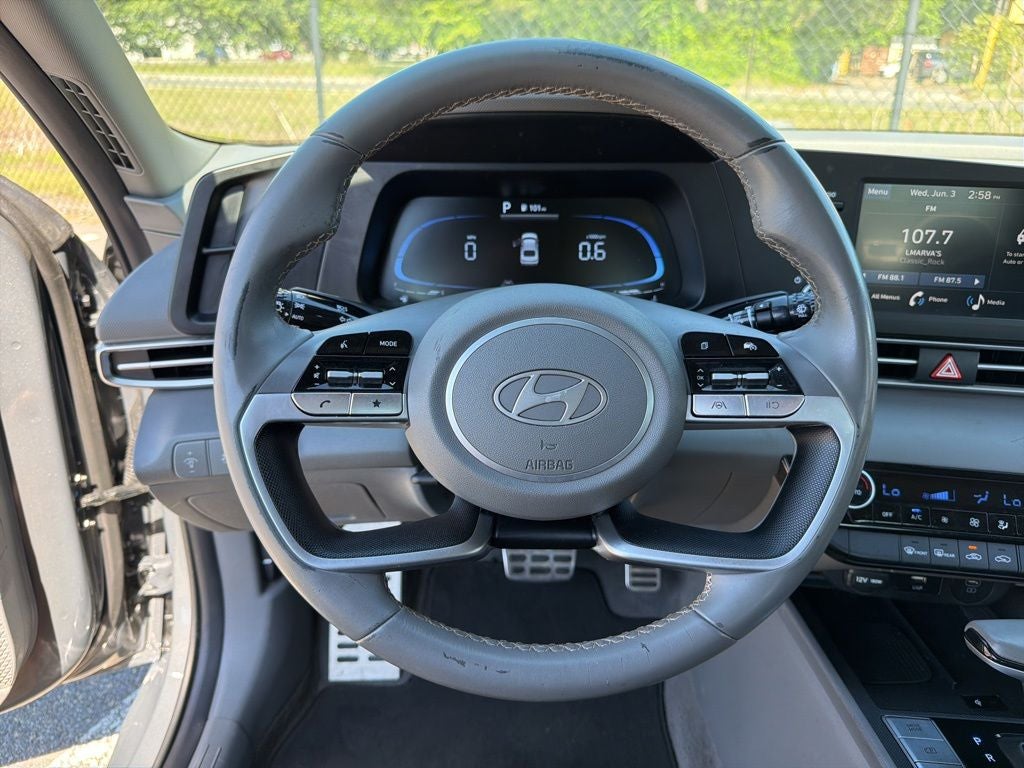 2025 Hyundai Elantra SEL Sport *** LOW LOW MILES LOCAL ***