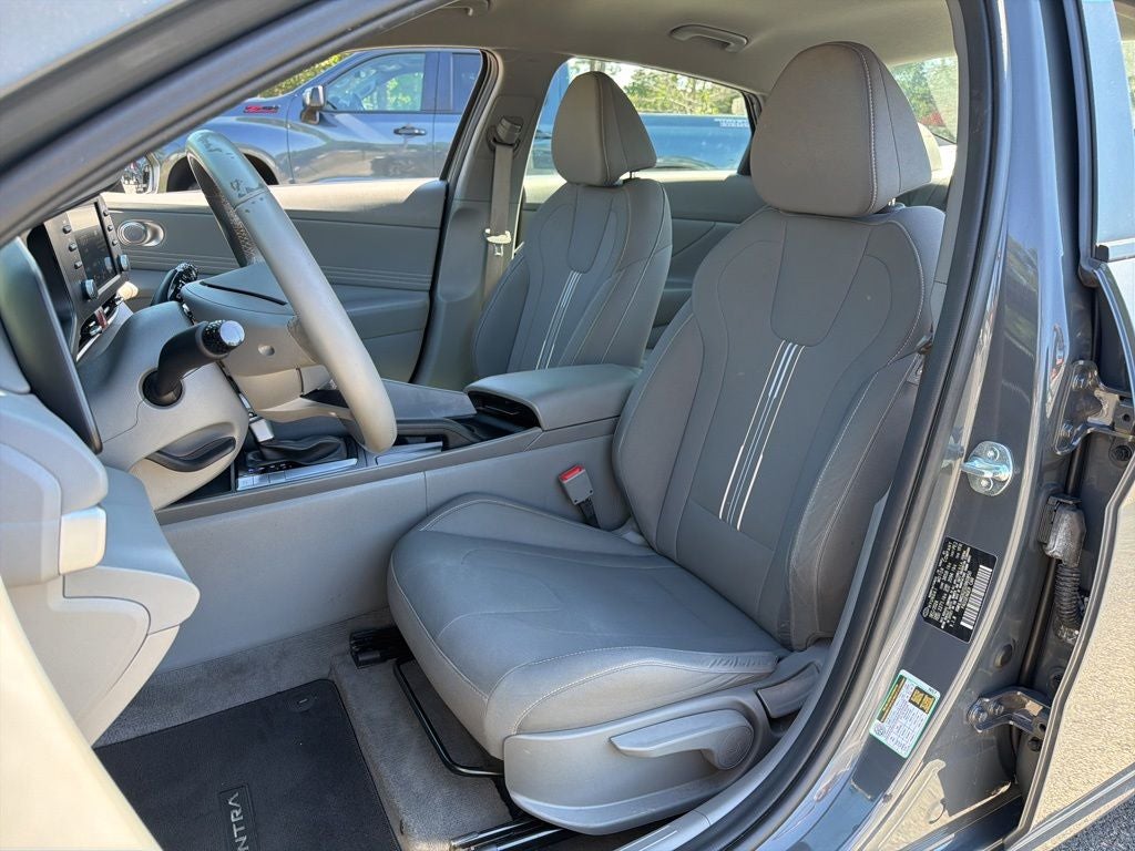 2025 Hyundai Elantra SEL Sport *** LOW LOW MILES LOCAL ***