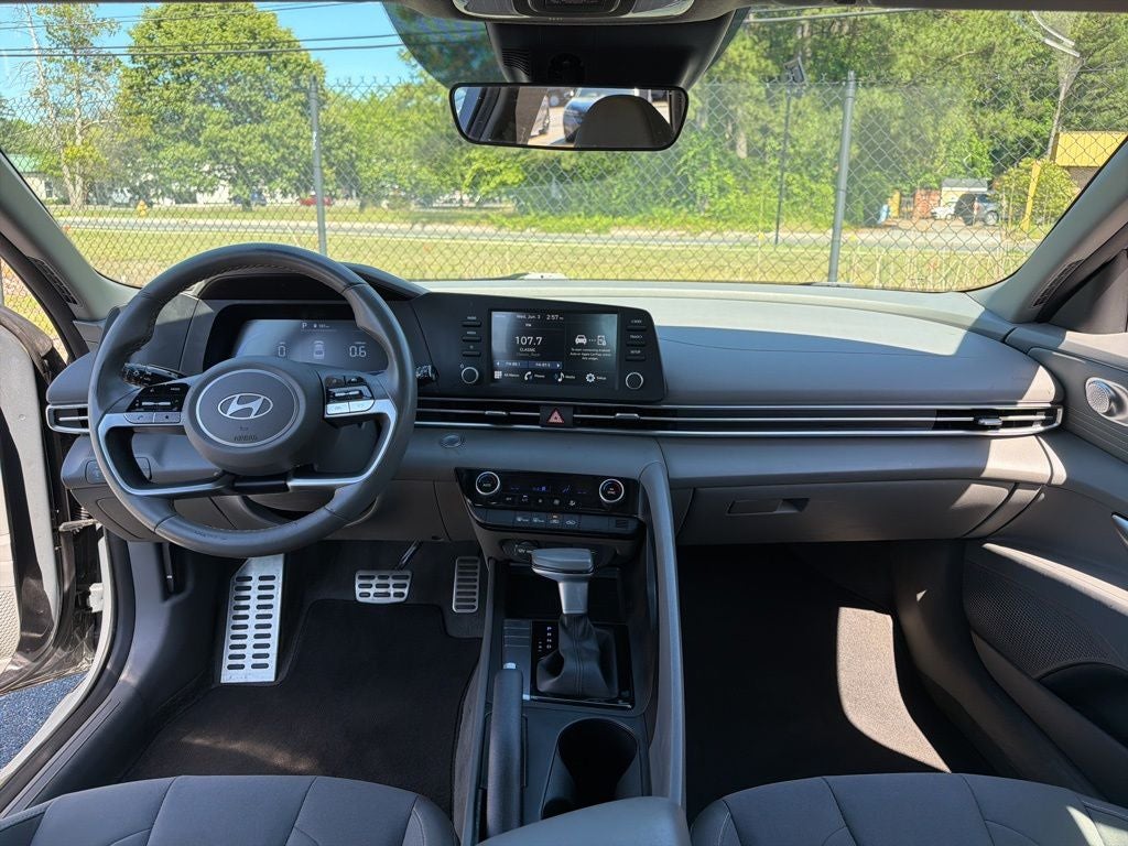 2025 Hyundai Elantra SEL Sport *** LOW LOW MILES LOCAL ***