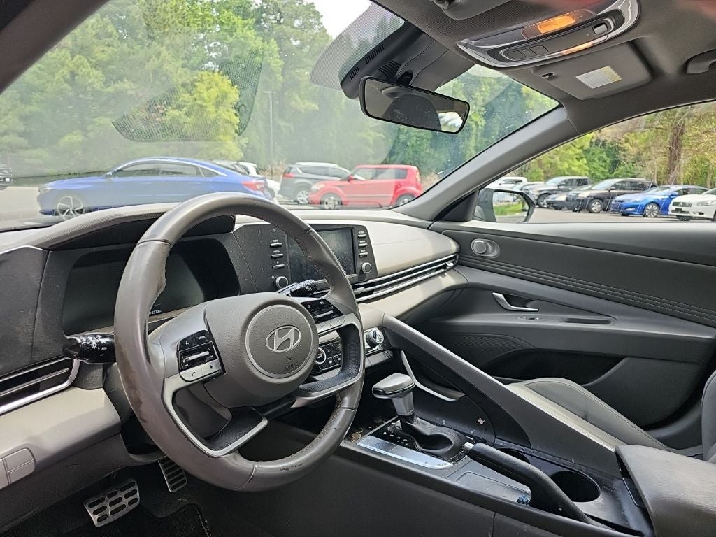 2025 Hyundai Elantra SEL Sport *** LOW LOW MILES LOCAL ***