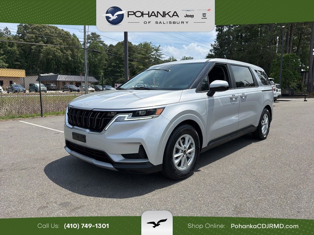 2022 Kia Sedona LX's photo