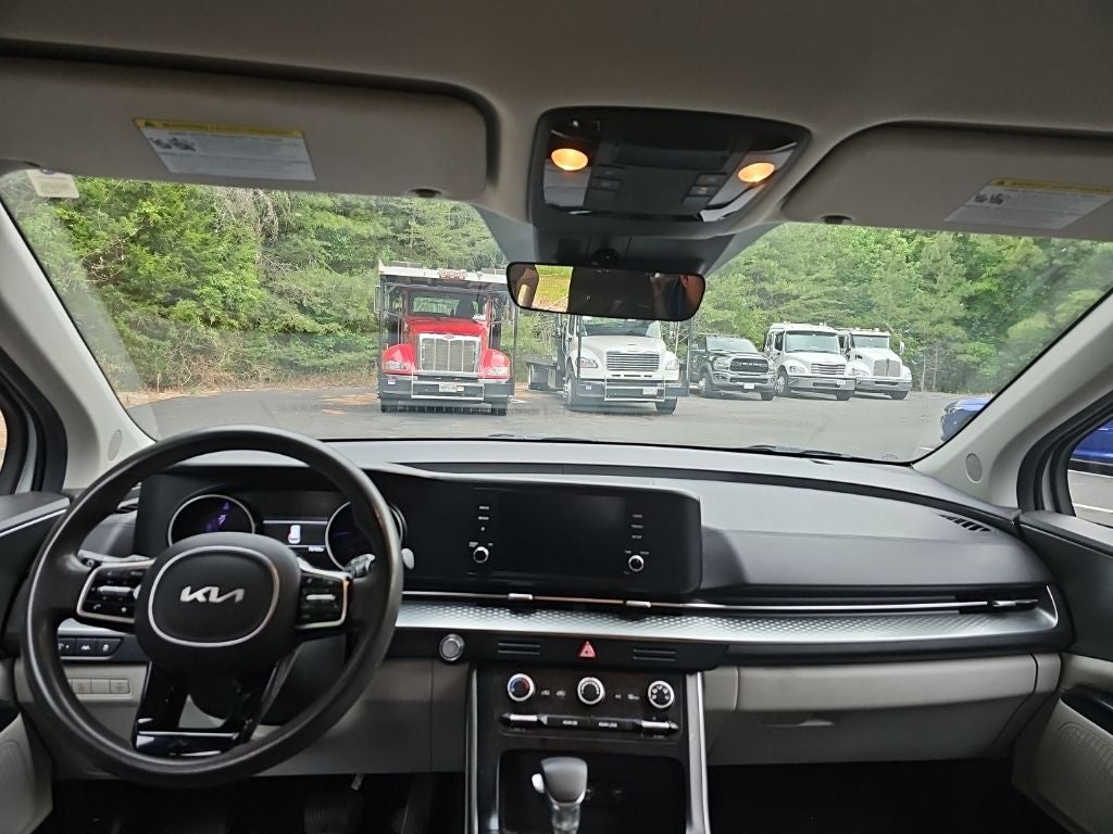 2022 Kia Carnival LX *** MULTI-PASSENGER VEHICLE ****