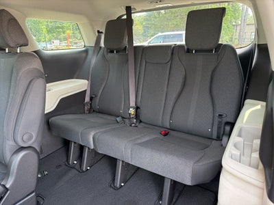 2022 Kia Carnival LX *** MULTI-PASSENGER VEHICLE ****