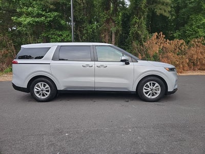 2022 Kia Carnival LX *** MULTI-PASSENGER VEHICLE ****