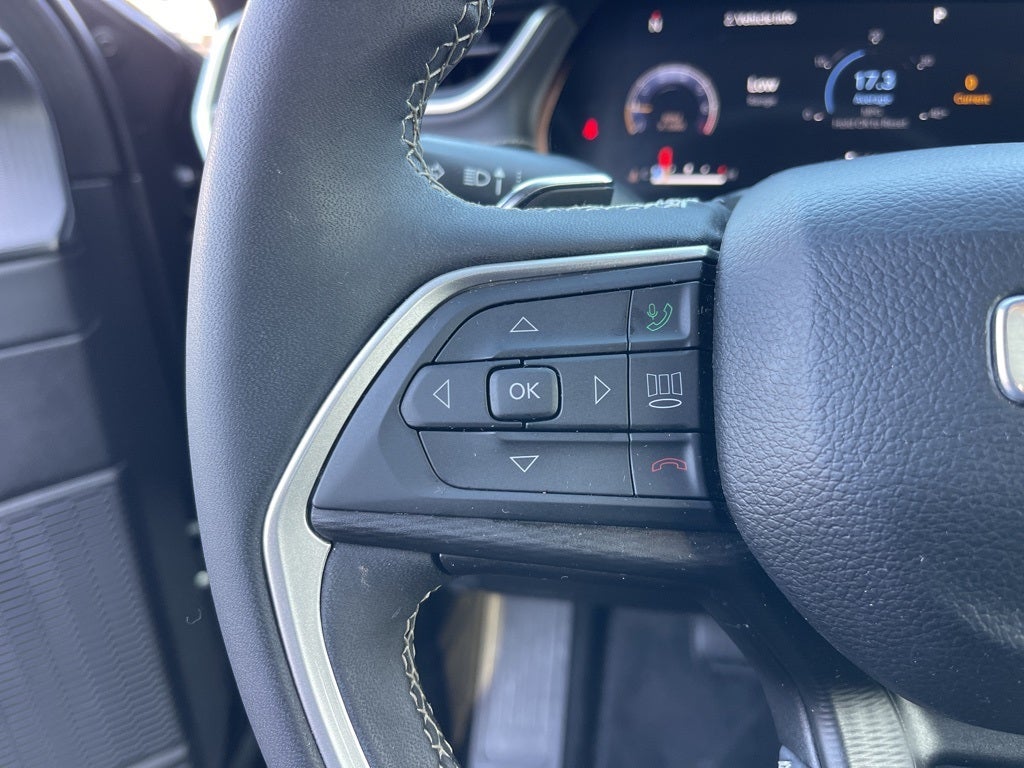 2023 Jeep Grand Cherokee Laredo ** Pohanka Certified 10 YEAR/100,000 **