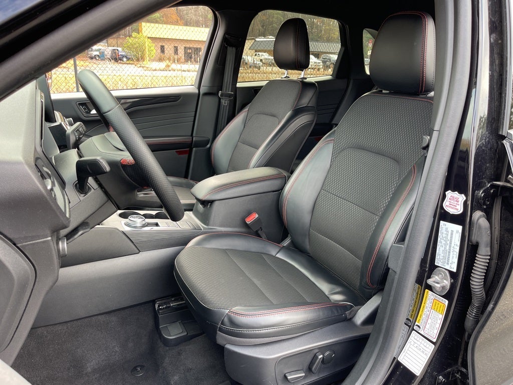 2025 Ford Escape ST-Line ** Pohanka Certified 10 YEAR/100,000 **