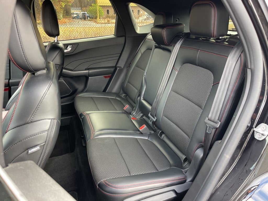 2025 Ford Escape ST-Line ** Pohanka Certified 10 YEAR/100,000 **