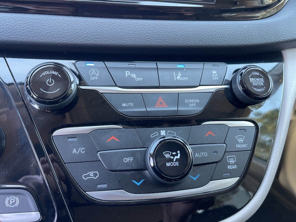 2024 Chrysler Pacifica Touring L ** Pohanka Certified 10 Year/100,000 miles **