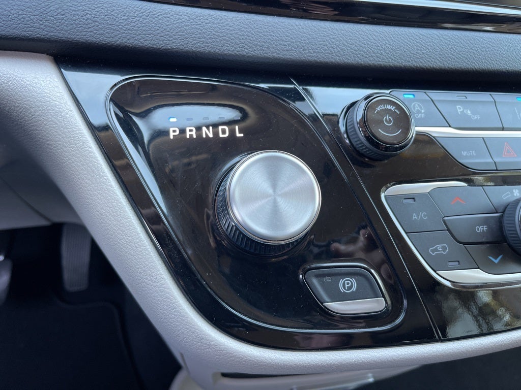 2024 Chrysler Pacifica Touring L ** Pohanka Certified 10 Year/100,000 miles **