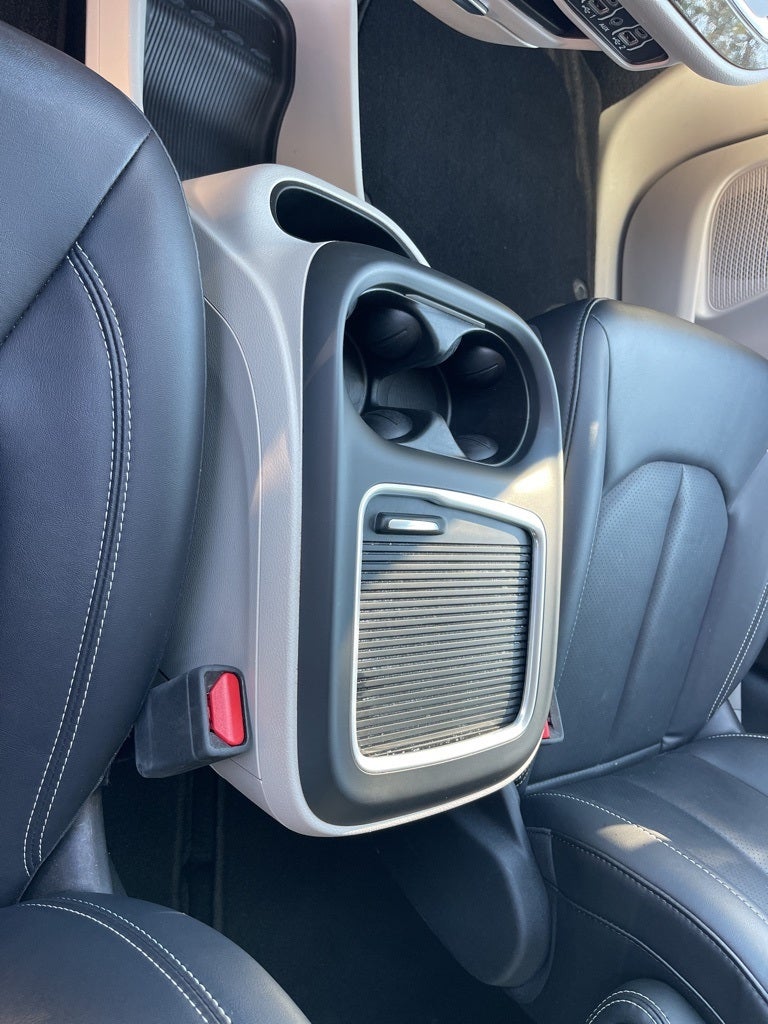 2024 Chrysler Pacifica Touring L ** Pohanka Certified 10 Year/100,000 miles **