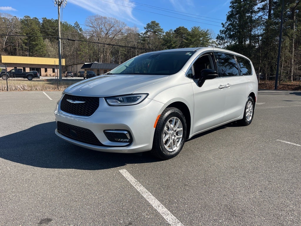 2024 Chrysler Pacifica Touring L ** Pohanka Certified 10 Year/100,000 miles **