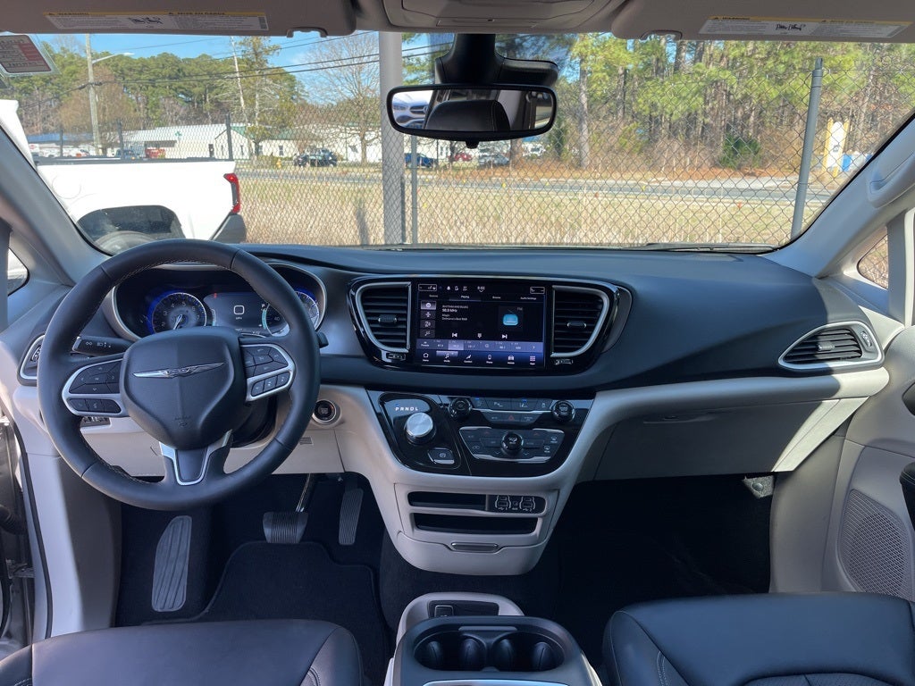 2024 Chrysler Pacifica Touring L ** Pohanka Certified 10 Year/100,000 miles **