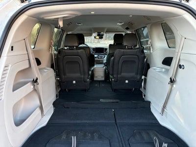 2024 Chrysler Pacifica Touring L ** Pohanka Certified 10 Year / 100,000 **