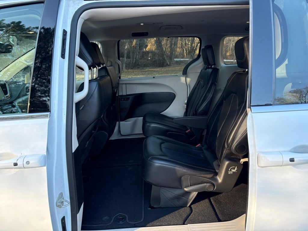 2024 Chrysler Pacifica Touring L ** Pohanka Certified 10 Year / 100,000 **