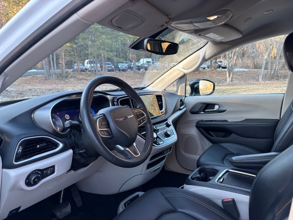 2024 Chrysler Pacifica Touring L ** Pohanka Certified 10 Year / 100,000 **