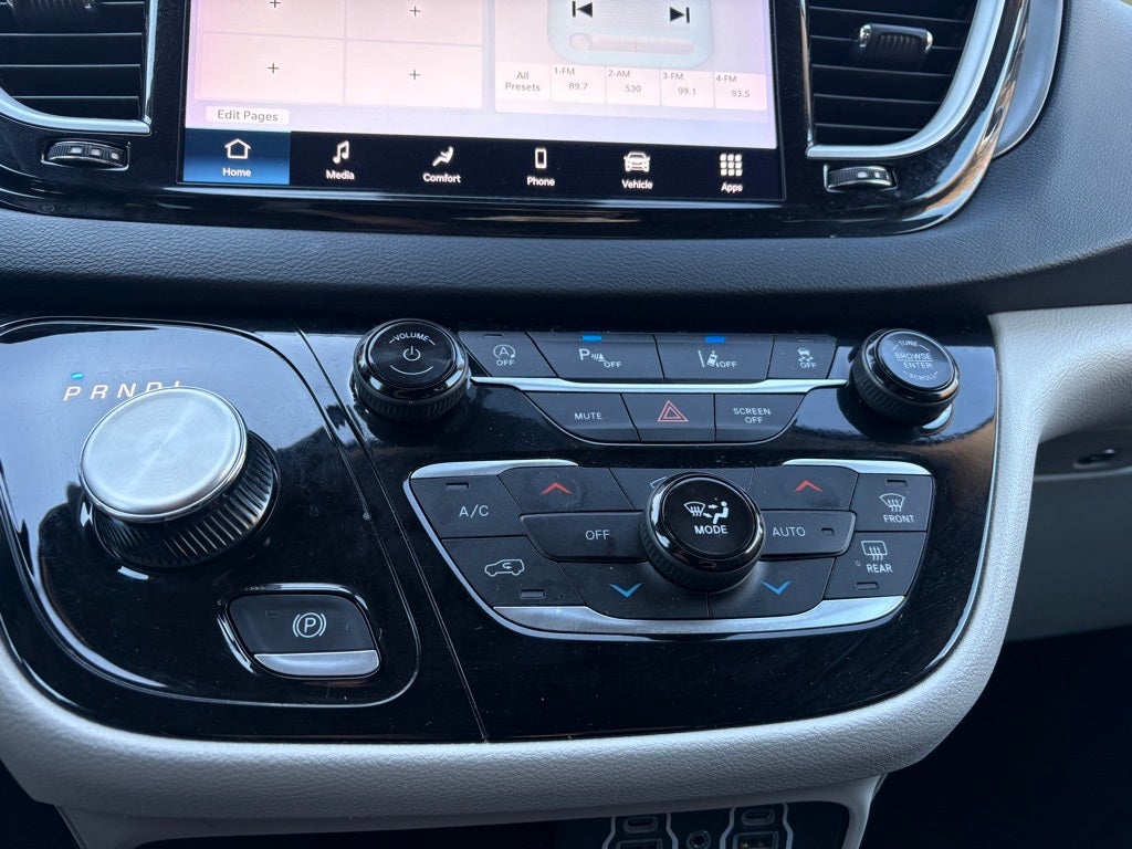 2024 Chrysler Pacifica Touring L ** Pohanka Certified 10 Year / 100,000 **