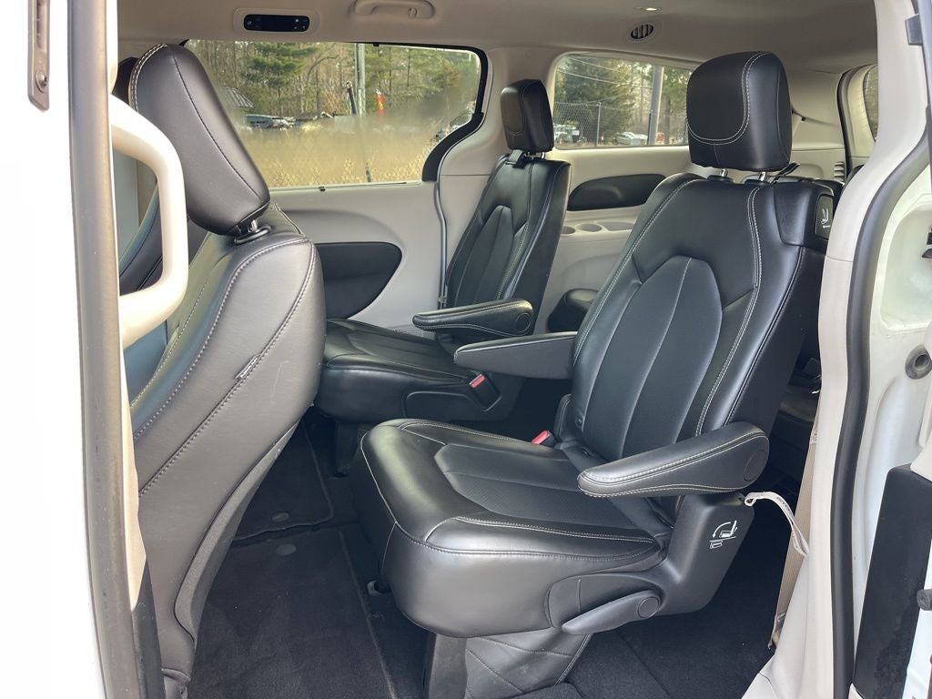 2024 Chrysler Pacifica Touring L ** Pohanka Certified 10 Year / 100,000 **