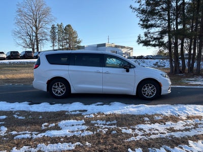 2024 Chrysler Pacifica Touring L ** Pohanka Certified 10 Year / 100,000 **