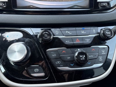 2024 Chrysler Pacifica Touring L ** Pohanka Certified 10 Year / 100,000 **