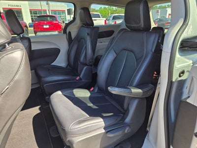 2024 Chrysler Pacifica Hybrid Select