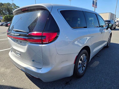 2024 Chrysler Pacifica Hybrid Select
