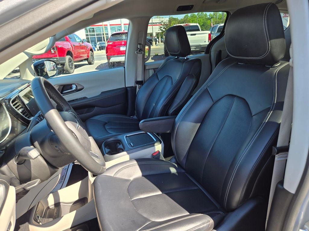 2024 Chrysler Pacifica Hybrid Select