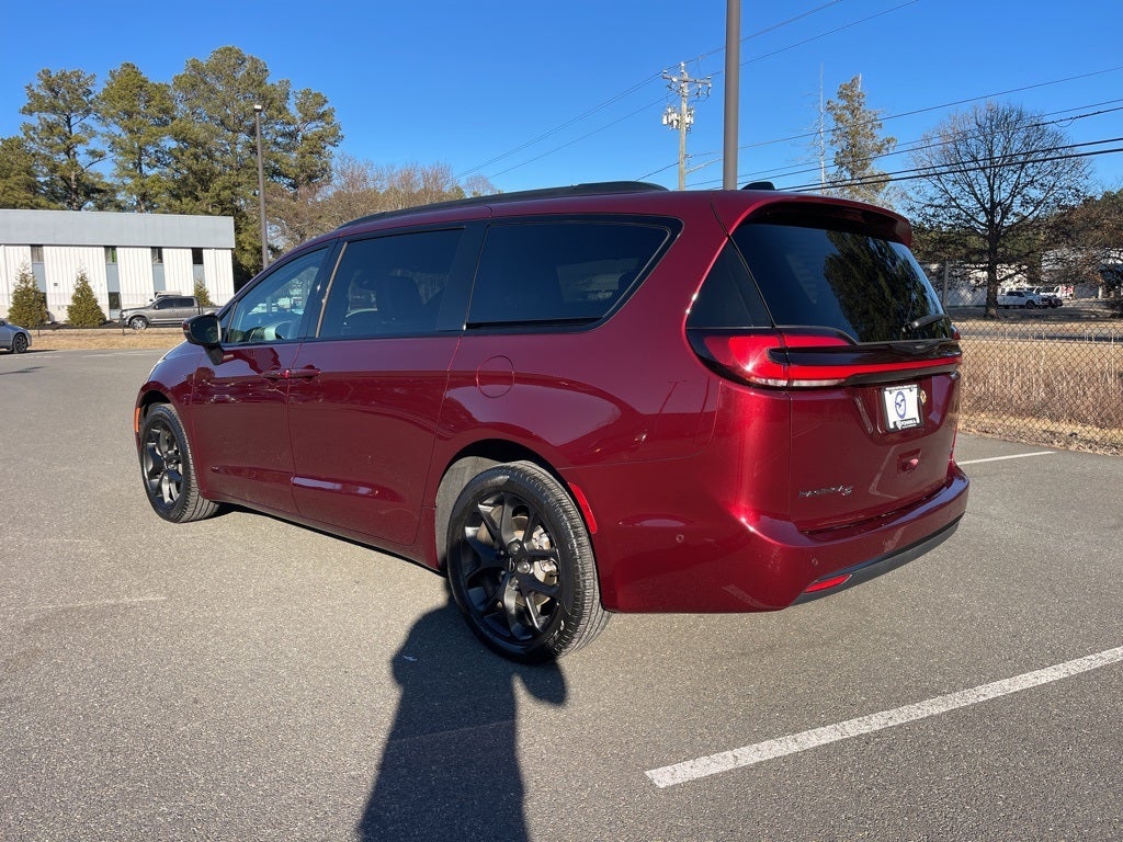 2023 Chrysler Pacifica Touring L ** Pohanka Certified 10 YEAR/100,000 **