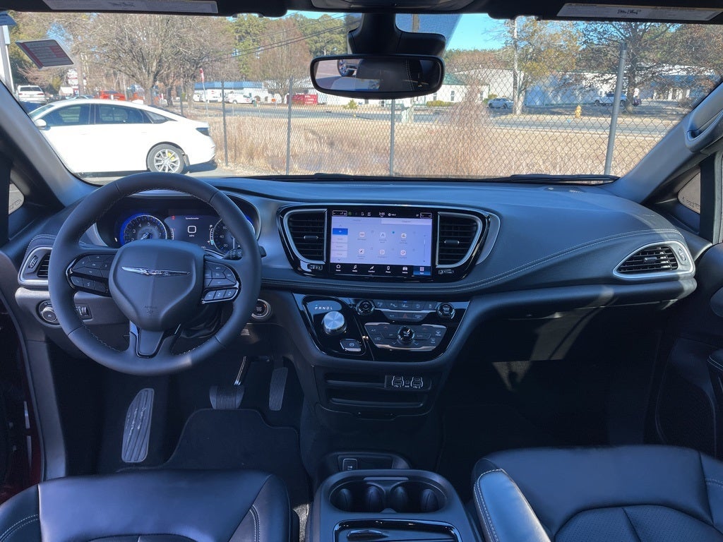 2023 Chrysler Pacifica Touring L ** Pohanka Certified 10 YEAR/100,000 **