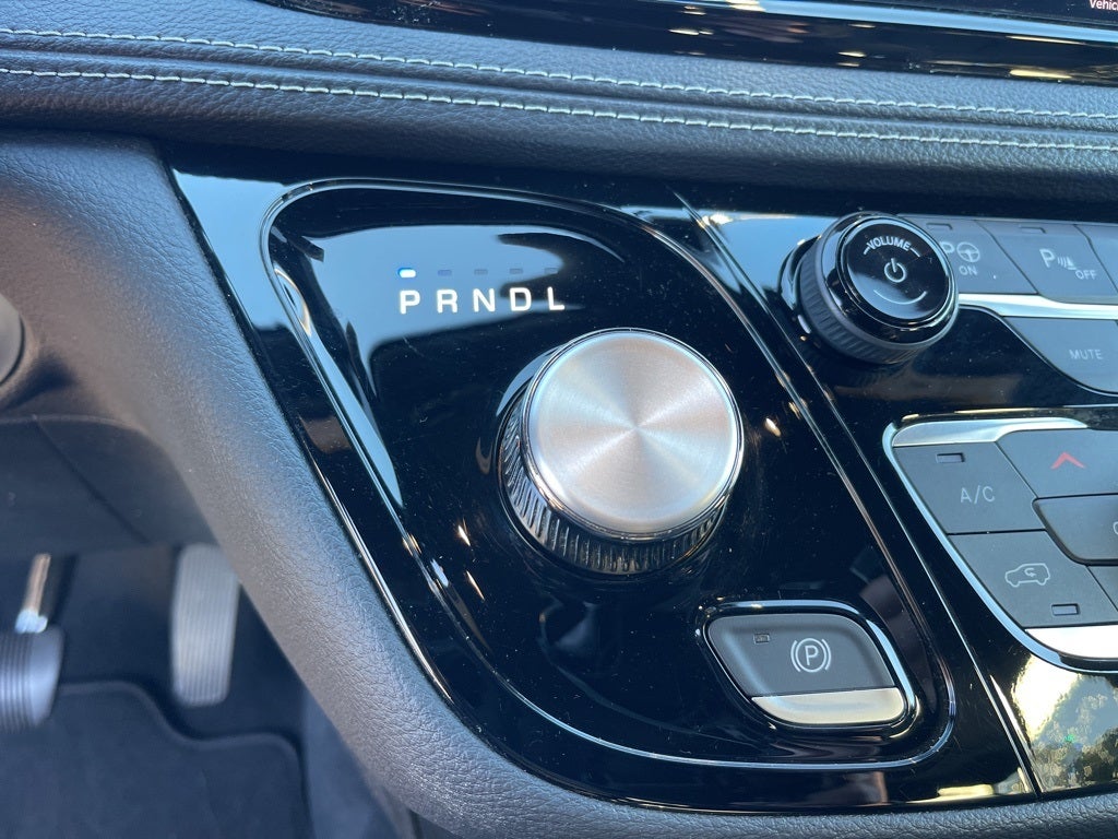 2023 Chrysler Pacifica Touring L ** Pohanka Certified 10 YEAR/100,000 **