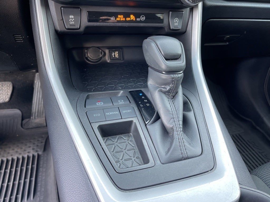 2025 Toyota RAV4 LE ** Pohanka Certified 10 Year / 100,000 **