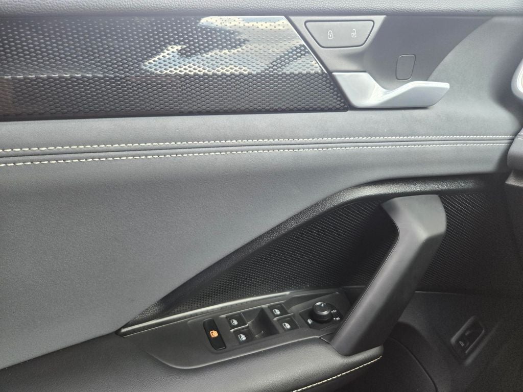 2025 Volkswagen Tiguan 2.0T SE R-Line Black