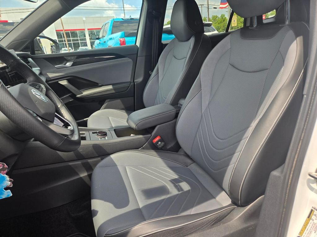 2025 Volkswagen Tiguan 2.0T SE R-Line Black