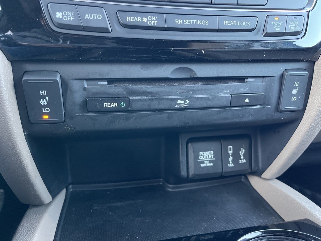 2017 Honda Pilot Touring AWD ** HondaTrue Used Certified **