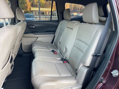 2017 Honda Pilot Touring AWD ** HondaTrue Used Certified **