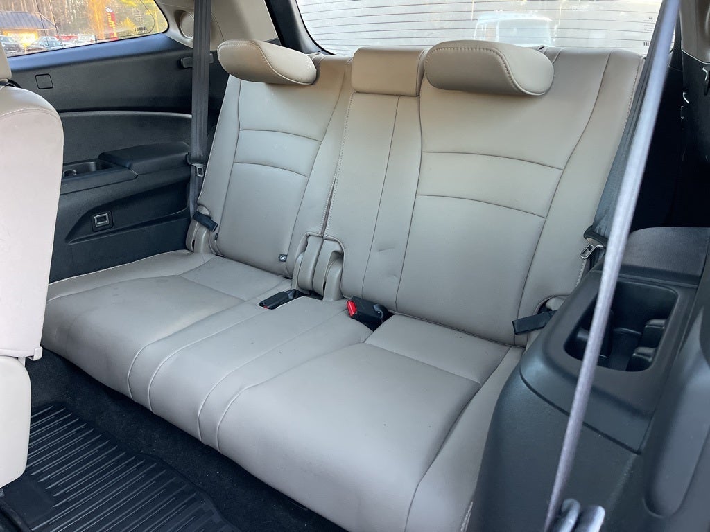 2017 Honda Pilot Touring AWD ** HondaTrue Used Certified **