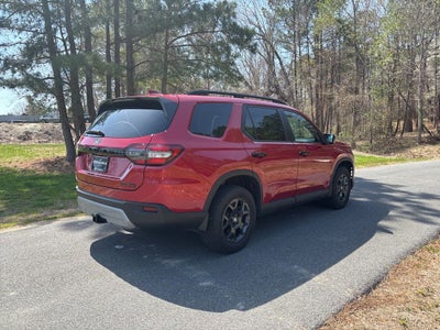 2025 Honda Pilot TrailSport AWD ** HondaTrue Certified 7 Year / 100,000 **
