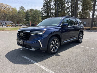 2025 Honda Pilot Touring AWD ** HondaTrue Certified 7 Year / 100,000 **
