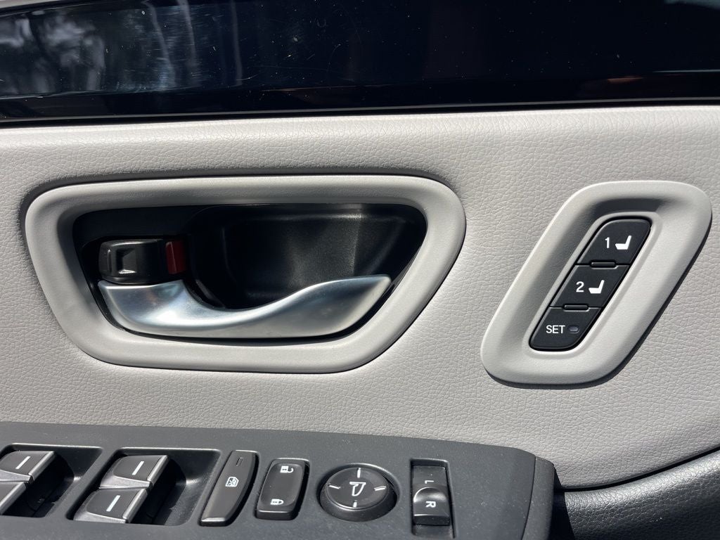 2025 Honda Pilot Touring AWD ** HondaTrue Certified 7 Year / 100,000 **