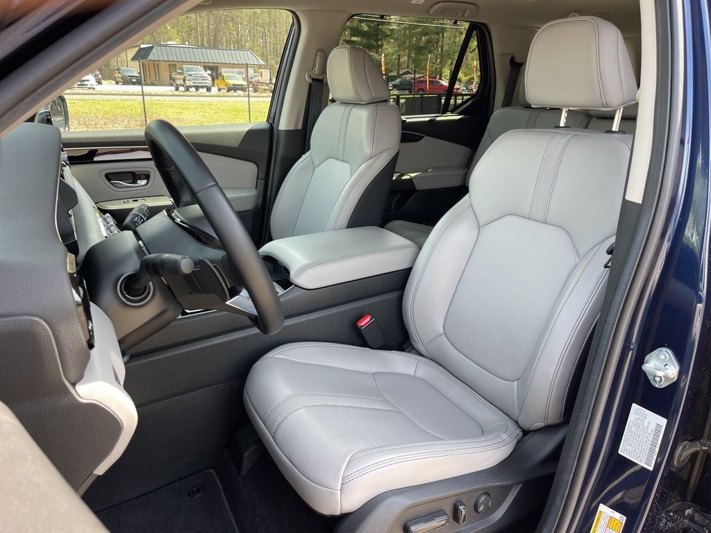 2025 Honda Pilot Touring AWD ** HondaTrue Certified 7 Year / 100,000 **