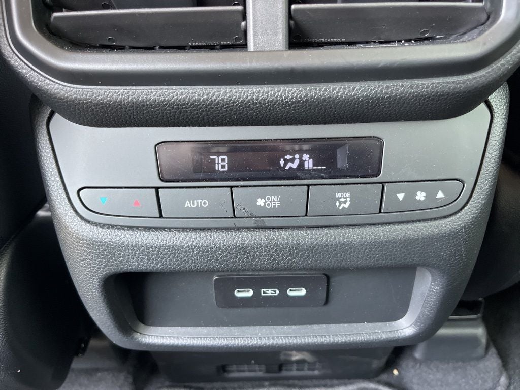 2025 Honda Pilot Touring AWD ** HondaTrue Certified 7 Year / 100,000 **