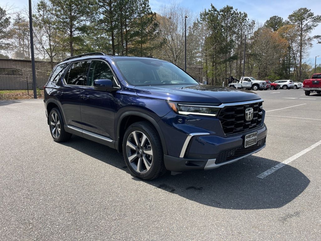 2025 Honda Pilot Touring AWD ** HondaTrue Certified 7 Year / 100,000 **
