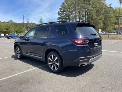 2025 Honda Pilot Touring AWD ** HondaTrue Certified 7 Year / 100,000 **