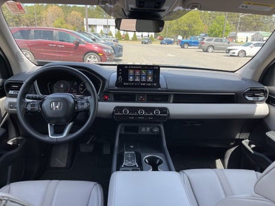 2025 Honda Pilot Touring AWD ** HondaTrue Certified 7 Year / 100,000 **