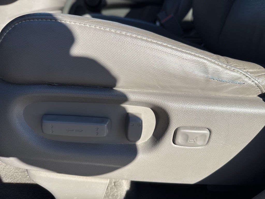 2011 Honda CR-V EX-L ** Leather & Sunroof ** Low Miles **