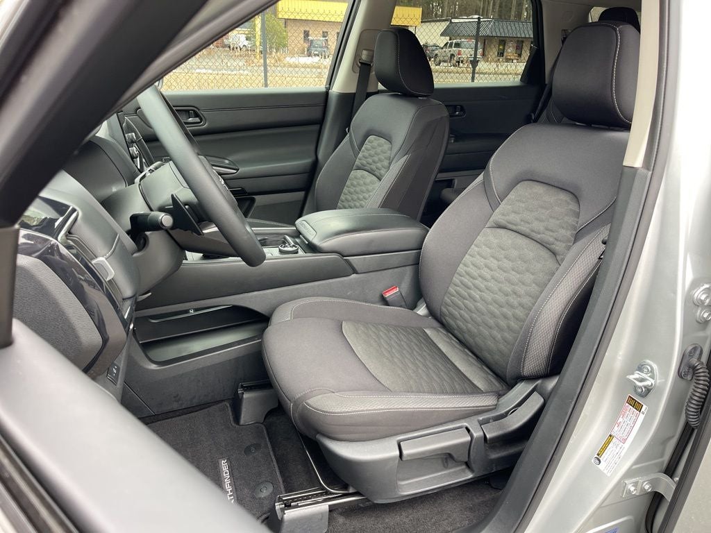 2024 Nissan Pathfinder S