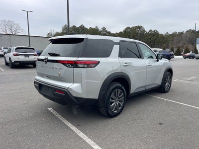 2024 Nissan Pathfinder S