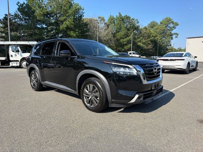 2022 Nissan Pathfinder SV