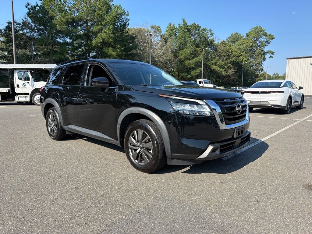 2022 Nissan Pathfinder SV